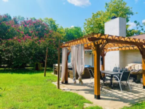 Ashley’s Boutique Inn - Austin Alternative Open!!!