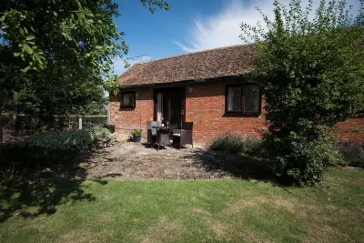 Luxury Country Cottage with Access to Swimming Pool