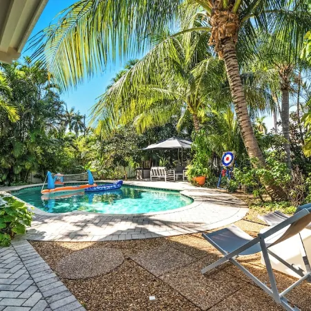The Ideal Coastal Retreat: Beach/Casino/Marina