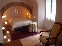Very quiet apartment with garden in medieval residence in the heart of town Hotel a Cahors