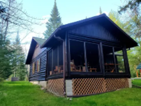 Grayling, MI - Fisherman's Log Cottage on the "Holy Waters" of the AuSable River Hotels in Grayling Township