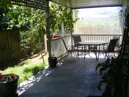 Quiet modern family friendly South Toowoomba unit Отели рядом с достопримечательностью «St Luke's Anglican Church»