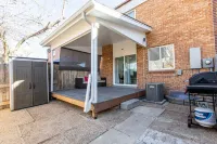 NEW Cozy Renovated Townhome | 25 min to Denver - WiFi
