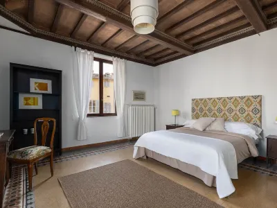 Siena: luminoso appartamento con ascensore Hotels in Oca