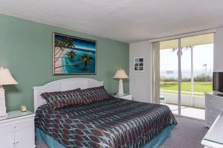 Beachfront Vacation Rental, Recently Updated, Steps To The Beach Отели рядом с достопримечательностью «Irene H. Canova Park»