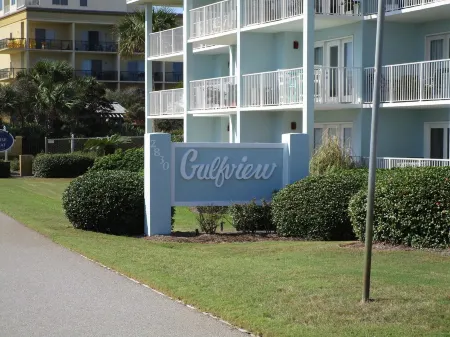 PRIVATE BEACH ACCESS!! Cozy 1st floor 1BR/1BA, Sleeps 4. Great for Families! Отели в г. Мирамар-Бич