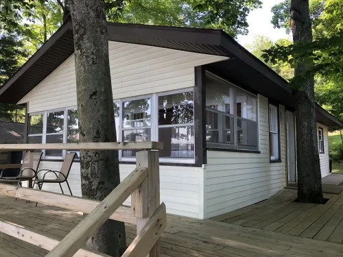 Charming Rose Lake beach house