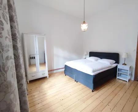 Renovated historic apartment - bright and spacious