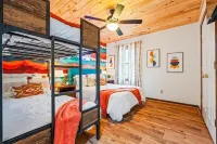 5BR Private Mountain Game Cabin! Hot Tub, Fire Pit