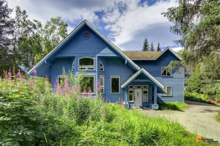 The Alyeska View: Base of Alyeska with a Hot Tub!