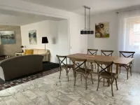 Newly renovated, very spacious 3-room apartment with terrace, garden, parking space