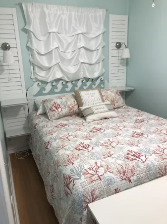 Cozy condo by the beach at Tybee Savannah Отели рядом с достопримечательностью «Cockspur Island Lighthouse»