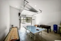 NEW BEND MODERN CHALET 14 MINUTES TO MT. BACHELOR!