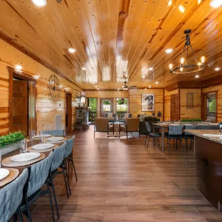 Luxury Lodge~Sleeps 22~Heated Pool~2 Hot Tubs~Game Room