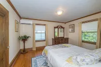 Leraan House. Family Friendly newly remodeled elegant historic home
