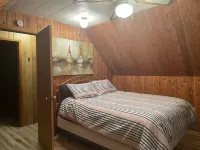 Cozy Lakefront Cottage with spectacular views!