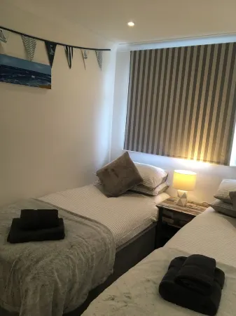 Stylish modern dog friendly two bedroom chalet in Dartmouth