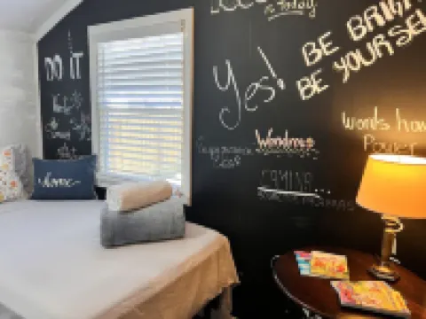 Cozy & Quaint! the Little Cottage for Big Hearts. A Peaceful Getaway in Florida!
