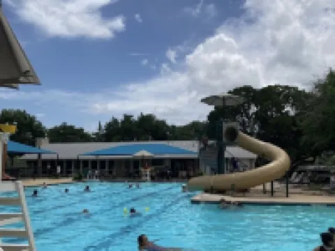 Cozy Family Home Close to NB, SA, and RAFB โรงแรมในLive Oak