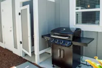 Lighthouse Views, Beach Parking Pass, & Furry Family Members Welcomed