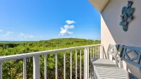 Swaying Palms Spacious Suite [Ocean Pointe 3201]