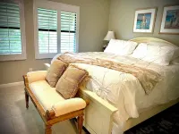 Beautifully furnished 3rd floor corner condo W/ view!