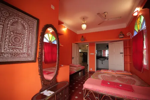 Holi-Wood Guesthouse