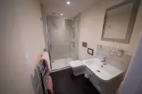 Luxury Country Cottage with Access to Swimming Pool