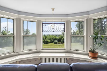 Historic Charm at Richmond Hill Отели в г. Сидар-Рапидс