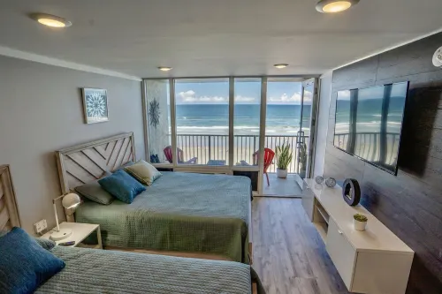 Amazing Renovated Beachfront Studio at Daytona Beach