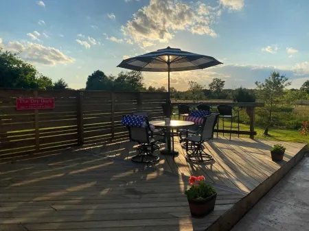 Country Home with 3B 1.5B w/ Room for Fishermen with Trucks Boats & Trailers