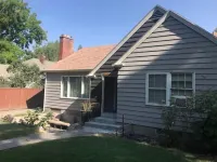 Updated 1939 cottage with beautiful park view Các khách sạn gần Walla Walla Community College