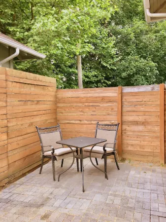 Cozy home in the heart of Vancouver.  Next to a park. Few min drive to PDX. Отели рядом с достопримечательностью «Interstate Bridge»