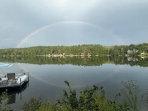 Charming 2-bedroom waterfront cottage in welcoming Barrington with deck and WiFi