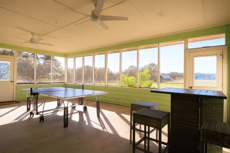 Private Ranch-Chef's Kitchen-King Bed-Large Pool-Heated for Additional Charge