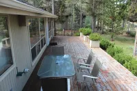 Single Level Comfy Sunriver Home With Open Floor Plan & Close To Ft Rock Park