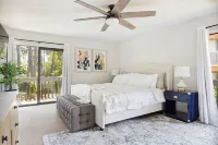 Gene's Green - Mins from downtown!