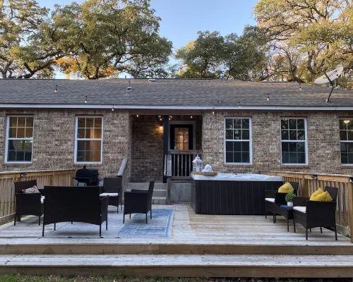 Luxury Hot Tub Near San Antonio- 6 Bdrms-Private-Spacious!! Hotels in Cibolo