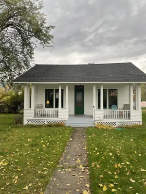 Historic 2 Bedroom Home in Downtown Stevensville. Pet Friendly! RV Parking