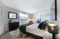 Mid-Century Escape | Mt Hood Resort | Views + Pets Hotels in Welches