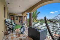 Luxurious Waterfront Mansion! Minutes to the Beach!
