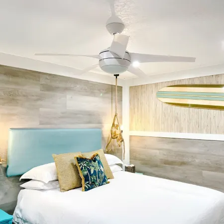 Comfortable home with King bed suite - close to Beach!