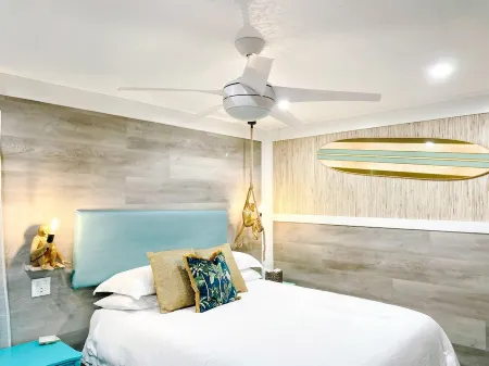 Comfortable home with King bed suite - close to Beach! Отели рядом с достопримечательностью «Парк Дирфилд Айленд»