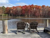 Cozy Cottage on Our Private Lake and 75 Wooded Acres 塞誇奇縣住宿飯店