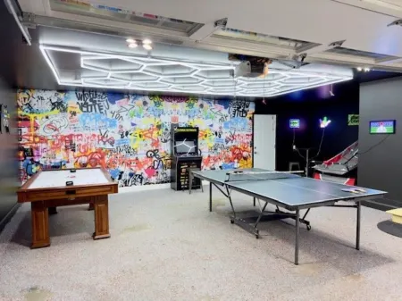 3-bedroom house with theater-game room-pet friendly in beautiful Fennville