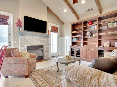 Spacious Apartment in Wine Country