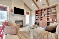 Spacious Apartment in Wine Country Hotels near Booker Vineyard