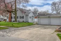 5BR/2BA Beautiful and Spacious Home in Quiet Area