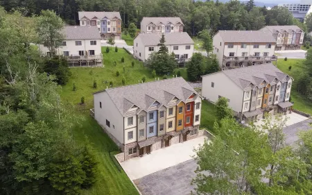 Snowshoe Creekside Villas - perfect location