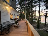 Spacious Lake House with Sam Rayburn Water Frontage 賈斯珀縣酒店